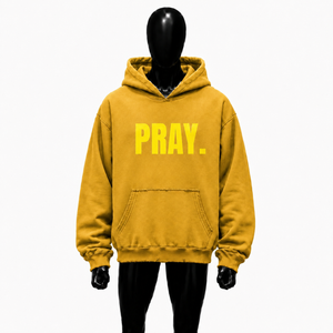 Sweat-shirt à capuche unisexe décontracté avec imprimé graphique 'Pray' surdimensionné doré et lettres ton sur ton, style streetwear, coupe ajustée pour homme - Product Image 1