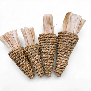 Juguete masticable de paja de caña de azúcar ecológico tejido a mano con forma de zanahoria para conejos, juguetes de zanahoria para animales pequeños de Vietnam - Product Image 1