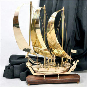 Maqueta de Barco Antigua Redonda de Latón Pulido Vintage Lord LV9896 - Product Image 3