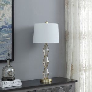 Lampada da tavolo Emil Moderne Geometric Light da 29,5 pollici in vetro testurizzato ambra con finitura oro spazzolato - Product Image 2
