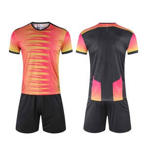Ensemble de maillot de football pour hommes noir et blanc, manches courtes, short assorti, polyester respirant, tenue de sport pour équipe - Product Image 4
