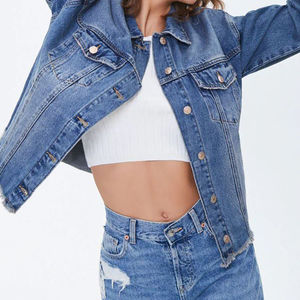 Veste en jean d'hiver personnalisée pour femme, épaisse avec col rabattu, technique délavée, style urbain, veste en jean pour femme OEM - Product Image 6