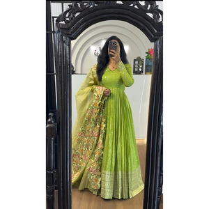 Robe de travail à séquence de broderie lourde et fournitures de fête Dupatta - Product Image 5