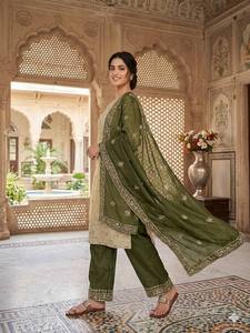 Ensemble Kurta brodé crème avec dupatta violet, tenue ethnique traditionnelle indienne et pakistanaise pour femmes, longueur au sol - Product Image 3