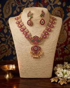 Collar de Diseño con Motivo de Pavo Real y Pendientes a Juego, Conjunto de Joyería Chapada en Oro, Colección de Joyería Tradicional - Product Image 3
