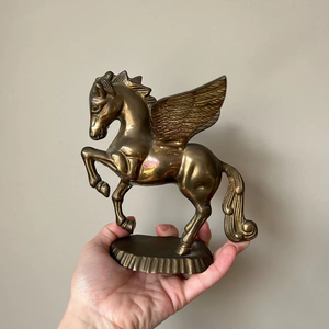 Sculpture Moderne en Laiton de Licorne pour Décoration de Table d'Entrée et Présentation Artistique - Product Image 1