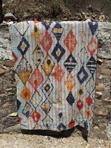 Couvre-lit en coton fait main, imprimé numérique d'inspiration persane, style Kantha, avec motif traditionnel de points de surjet. - Product Image 3