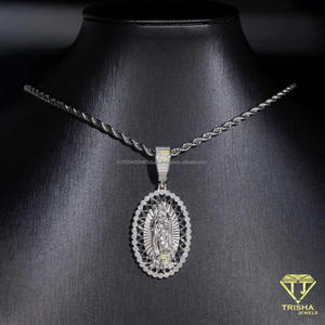 จี้เพชรโมอิสซาไนต์แบบ Iced Out พร้อมลวดลายละเอียดตรงกลางและเครื่องประดับเงินแท้ 925 คุณภาพพรีเมียม - Product Image 5
