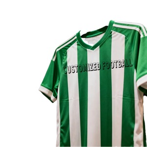 เสื้อฟุตบอลสั่งทำขายส่ง พิมพ์ลายดิจิทัลทั้งชุด ผ้าโพลีเอสเตอร์ 100% ระบายอากาศได้ดี น้ำหนักเบา - Product Image 1