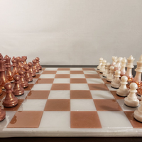 Boîte d'échecs en résine, jeu d'échecs professionnel, artisanat en résine rouge et noir de luxe fait à la main
