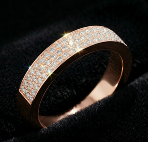แหวนเพชรรัสเซีย 18K โรสโกลด์ ทรง Eternity ฝังเพชรแบบเต็มวง 3 แถว ระดับ EF VVS ได้รับการรับรองจาก IGI แหวนแต่งงานสำหรับผู้หญิง เครื่องประดับหรูหรา - Product Image 2