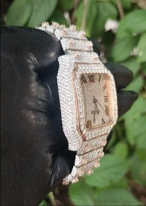Reloj Cuadrado de Lujo en Oro Rosa de Dos Tonos con Incrustaciones de Diamantes Moissanite VVS, Esfera Completamente Pavimentada, Números Romanos, Brazalete de Acero - Product Image 3