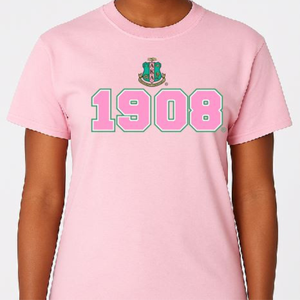 Camiseta AKA 1908 Crest, color rosa claro, algodón de primera calidad, cuello redondo, manga corta, ropa de hermandad griega, camiseta con logotipo bordado personalizado - Product Image 5