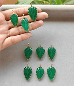 Collier Pendentif Tendance en Pierre Naturelle Jade Vert Sculpté en Forme de Feuille, Plaqué Or 18 carats, Chaîne Câble, pour Femme, Idéal Soirées et Quotidien - Product Image 5