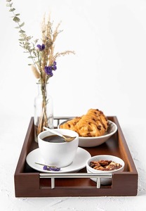 Bandeja Decorativa de Bambú, Diseño Rectangular Minimalista con Asa de Metal, Paquete de una Sola Pieza - Product Image 2