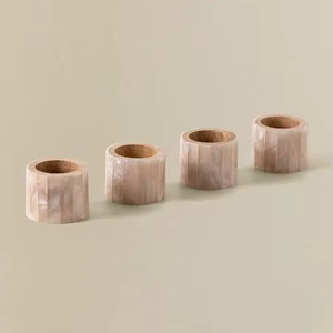 แหวนรองผ้าเช็ดปากไม้แกะสลักลายกระดูกงู ผลิตด้วยมือในอินเดีย ใช้ตกแต่งโต๊ะอาหาร - Product Image 1