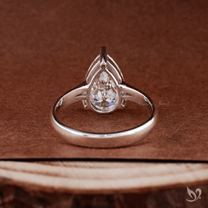 Anillo de Compromiso y Boda de Lujo con Diamante Cultivado en Laboratorio de 3 Quilates, Corte Pera, Certificado IGI, Solitario con Vástago Dividido en Oro Sólido de 10K - Product Image 2