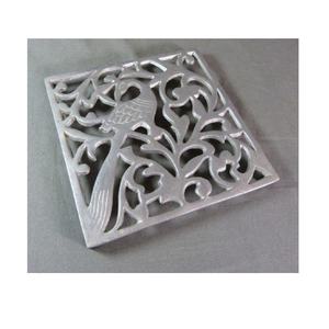 Sous-plat en aluminium vintage en forme de paon pour la cuisine ou la table à manger, sous-plat résistant à la chaleur, protège votre plan de travail des plats chauds - Product Image 1