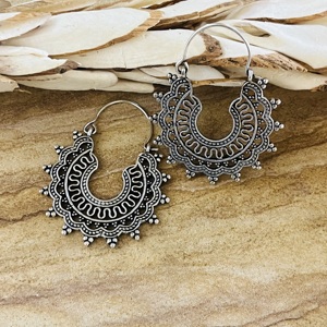 Dernier design Boucles d'oreilles créoles Boho Wave Bijoux tribaux en laiton pour femmes Finition argent oxydé Design festonné Vente en gros/OEM/ODM - Product Image 5