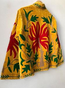 Chaqueta Suzani Hecha a Mano para Mujer, Elegante Bordado, Cómoda, Abertura Frontal con Bolsillos, Prenda de Invierno Moderna, Cinturón, Tela Suave - Product Image 2