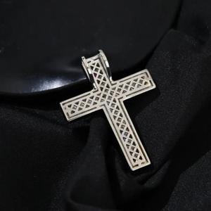 Collar con Colgante de Cruz de Jesús con Diamantes Cultivados en Laboratorio con Corte Esmeralda, Estilo Hip Hop, para Hombres y Mujeres, y Regalo de Joyería Fina para Ella - Product Image 4