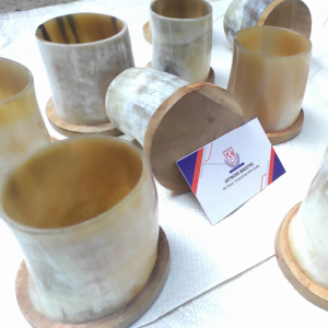 Portavelas hecho con auténtico cuerno de búfalo, la mejor decoración para el hogar, un auténtico toque medieval para casas y decoraciones antiguas. Nuevo. - Product Image 1