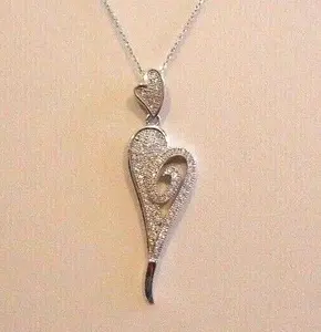 Collar con Colgante de Corazón con Incrustaciones de Diamantes para Mujer, Chapado en Oro, Moissanita, Collar Romántico con Forma de Corazón, Joyería de Moda, Regalo para Ella - Product Image 1