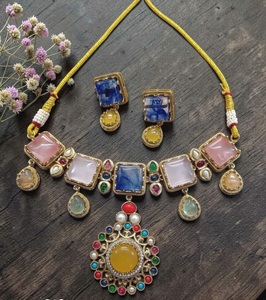 Ensemble de collier ras-de-cou en moissanite plaqué or de qualité supérieure, élégant et raffiné, pour femmes, idéal pour les occasions classiques et les soirées - Product Image 5