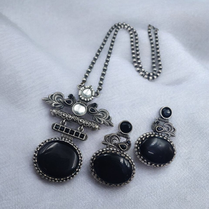 Conjunto de Colgante de Piedra Negra con Acabado Antiguo de Diseño para Mujer – Joyería al por Mayor - Product Image 1
