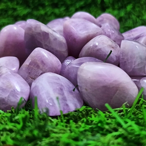 หินคุนไซต์สีชมพูธรรมชาติ ชักราลูเม่ ขัดเงาอย่างดี หินกลมสำหรับตกแต่งหรูหรา ฟงชุ่ย หินบำบัด คริสตัลเรกิ สำหรับการทำสมาธิ เครื่องประดับ - Product Image 2