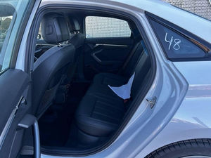 Audi A3 Premium Plus 4 portes berline AWD avec moteur <span class=keywords><strong>40</strong></span> TFSI, modèle 2024, en excellent état - Product Image 2