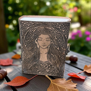 Diario de Cuero Genuino Hecho a Mano con Diseño de Diosa, Clásico, Vintage, Grabado, para Escritura Espiritual - Product Image 2