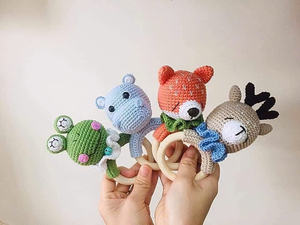 Produit le plus vendu : Jouets à hochet amusants dans diverses formes, cadeaux parfaits pour les nouveau-nés, écologiques et non toxiques - Product Image 2