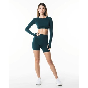 Haut court à manches longues vert foncé pour femme, col rond, pull en tricot minimaliste, respirant, en spandex et polyester, pour toutes les saisons, vêtements de sport - Product Image 1
