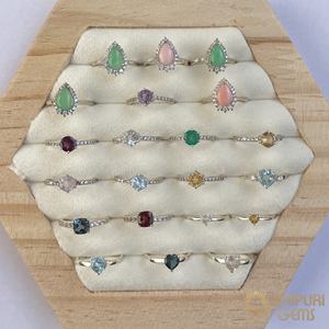 Anillos de Plata de Ley 925 con Baño de Oro de 14K y Piedras Semipreciosas Naturales con Engaste de Bisel, Diseño Minimalista, Unisex, Certificación IGI, de Jaipuri Gems - Product Image 2