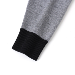Cardigan en tricot premium gris Alpha pour hommes, logo personnalisé, vêtements universitaires, fraternité, sororité, collège, école, vente en gros OEM/ODM - Product Image 3