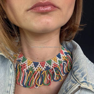 Collier artisanal haut de gamme avec broderie perlée parfait pour les femmes qui apprécient les bijoux élégants et artistiques - Product Image 5