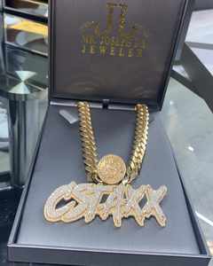 Pendentif personnalisé en moissanite VVS1, lettre cursive fine et petite, style hip-hop, en argent 925, pour femme, idéal pour un anniversaire - Product Image 1