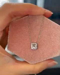 Pendentif solitaire en diamant de laboratoire taille Asscher 3 carats, collier en or jaune 14 carats - Product Image 5
