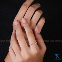 KRUP JEWELS Anillo de boda de eternidad de oro amarillo de 14K con diamante cultivado en laboratorio de corte brillante minimalista, tipo brazalete abierto, apilable y con espacio entre anillos
