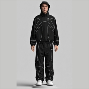 Conjunto Deportivo de Nailon Impermeable de Alta Calidad - Chaqueta Cortavientos con Capucha y Paneles con Diseño de Líneas Reflectantes Personalizadas y Pantalones Deportivos - Product Image 1