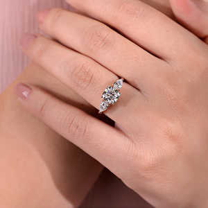 Bague de fiançailles à trois pierres en moissanite taille coussin, pierres latérales en forme de poire, plaqué or rose, certifiée IGI, pour mariage, anniversaire, mariée - Product Image 6