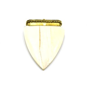 Colgante de Flecha de Hueso de Buey Hecho a Mano: Punta Dorada con Puntos, Focal de Joyería Bohemia, Hueso Tallado, Hueso Natural, Para Fabricación de Joyas, Tribal - Product Image 4