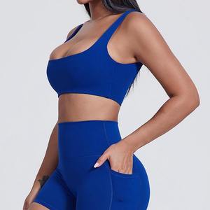 Sujetador deportivo cómodo de color liso para mujer, ideal para correr, yoga, pilates, entrenamiento físico básico, con logo frontal, tipo top de yoga. - Product Image 4