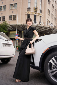 กางเกงขายาวทรงหลวมเอวสูงสีดำสำหรับผู้หญิง ODM OEM รุ่น MARINA เอวยางยืด ผ้าไม่ยับ เหมาะสำหรับใส่ทำงาน - Product Image 4