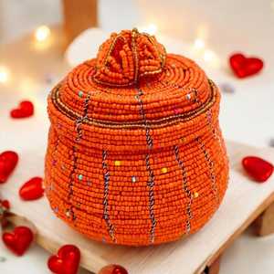 Boîte à bijoux perlée artisanale : Panier de rangement pour bibelots avec couvercle - Product Image 2