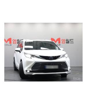 Toyota Sienna 2.5 Híbrida 2WD 2023 con Asientos de Cuero, Cámara Trasera, 33,945 km, Volante a la Izquierda - Product Image 2