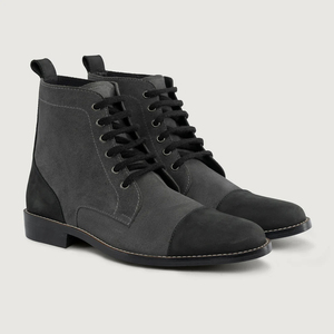 Botas de cuero genuino grises y negras para hombre, elegantes y formales, de alta calidad, con logotipo personalizado, suela de goma con tachuelas, venta al por mayor, OEM. - Product Image 1