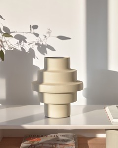 Jarrón Minimalista de Mesa Colección Gallery, Blanco, Boca Ancha, 23 cm de Altura, Ø10.2-20 cm - Product Image 2