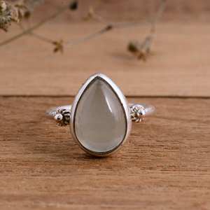 แหวนเงินแท้ 925 ประดับพลอยอะความารีนทรงหยดน้ำสีฟ้าธรรมชาติ ดีไซน์ขอบแบบ Bezel งานแฮนด์เมด สวยงามหรูหรา เหมาะสำหรับวันวาเลนไทน์ - Product Image 1